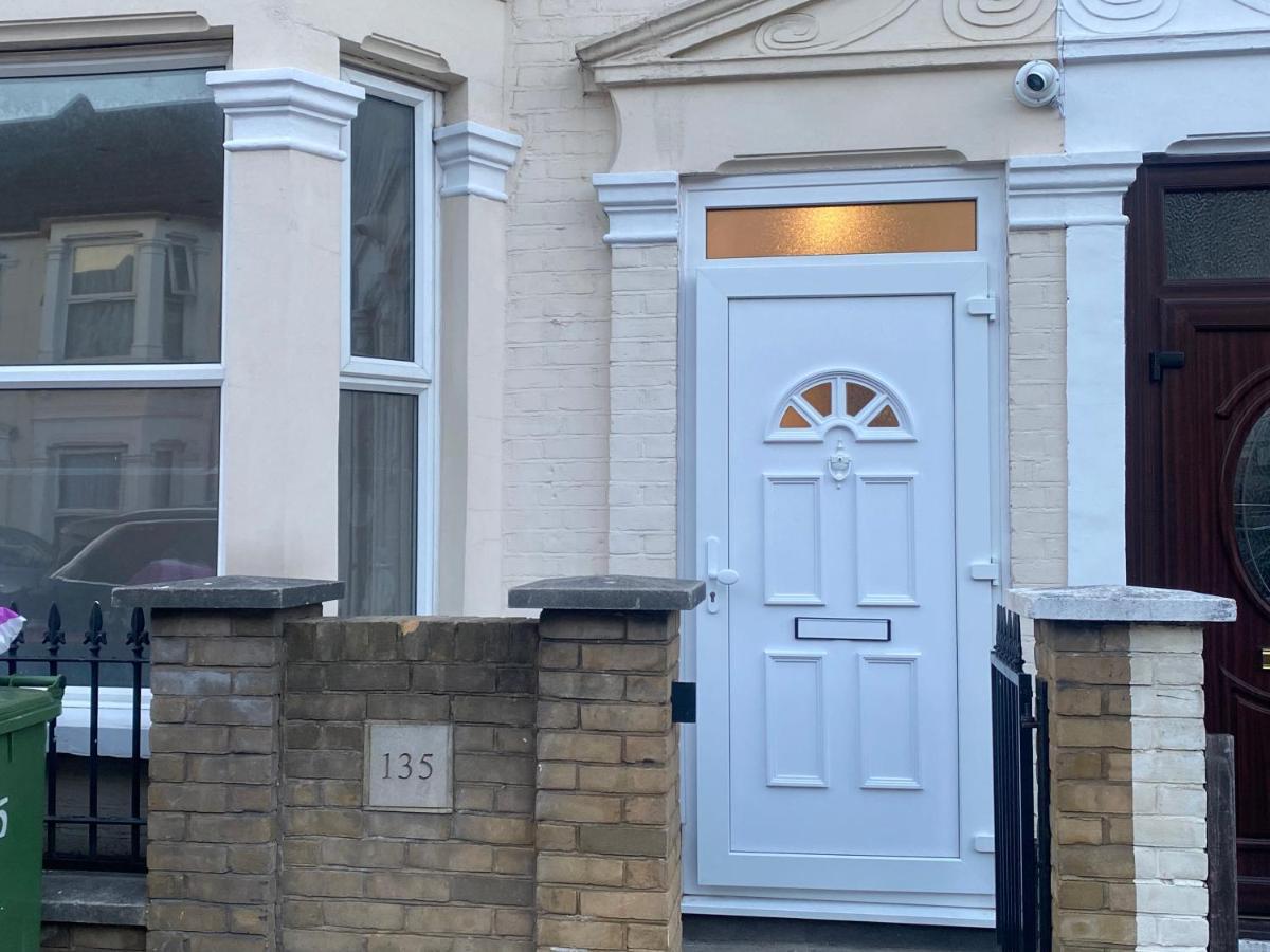 Cosy House In Newham Apartman London Kültér fotó